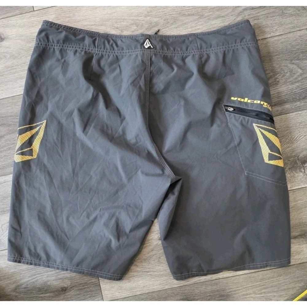 Volcom men 38